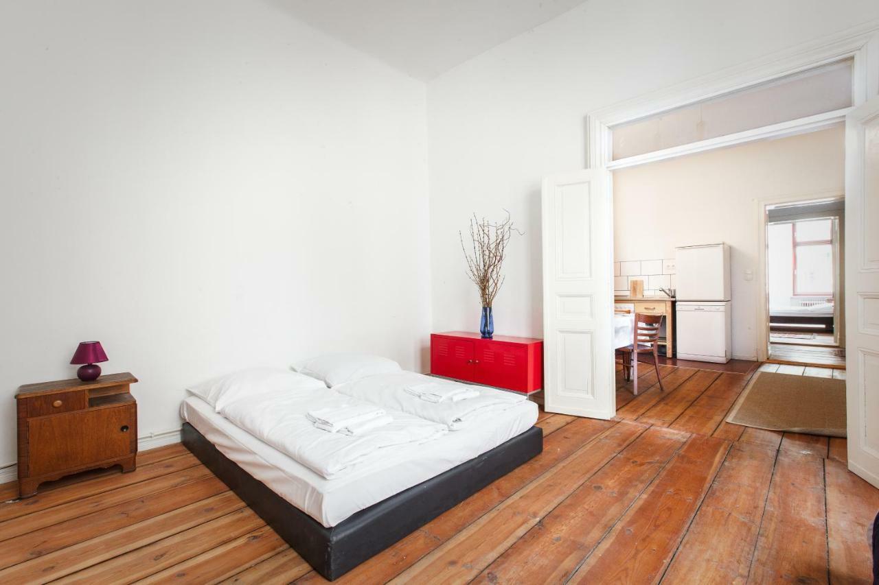 3 Bedroom Apartment Berlin Extérieur photo